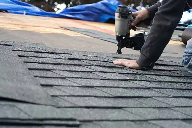 roofer-fixing-roof