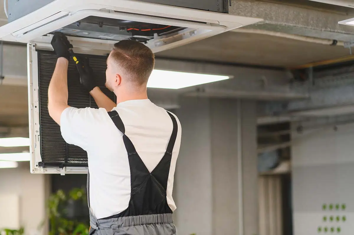 hvac-man-working-ad-genius